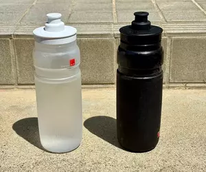 《水壺保溫效果研究》黑色和透明會差多少呢？裝冰水放在太陽底下實測80分鐘⋯⋯