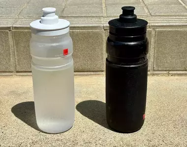 《水壺保溫效果研究》黑色和透明會差多少呢?裝冰水放在太陽底下實測80分鐘⋯⋯