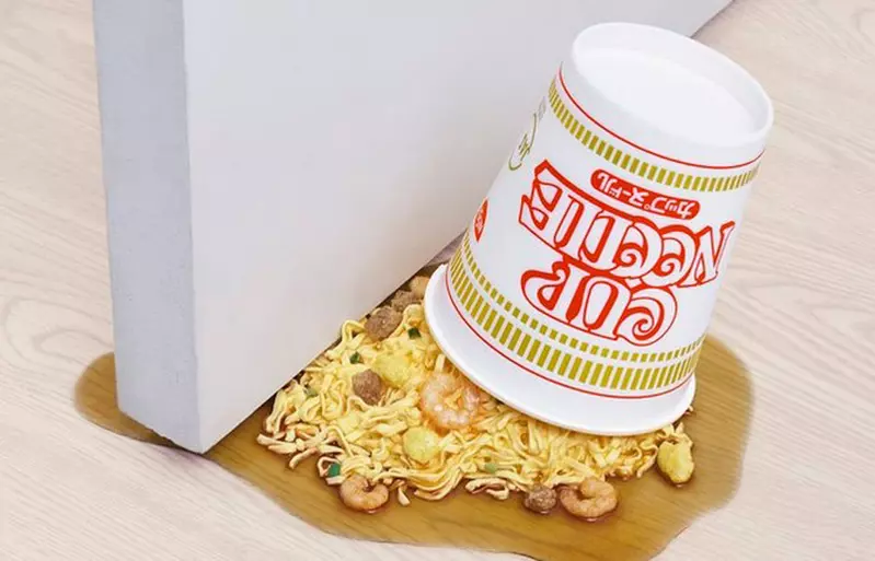 《杯麵掉了一地門擋》日清這次又出了一個新奇怪招