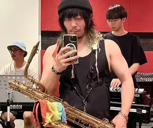 《生平第一次穿吊嘎》36歲的他超級不習慣 沒了袖子才體會到袖子的重要