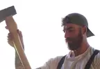 國外爆紅的猛男劈柴頻道《ThorenBradley》無論男女都可以盡情享受一趟顱內高潮的旅程