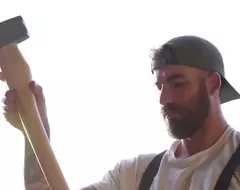 國外爆紅的猛男劈柴頻道《ThorenBradley》無論男女都可以盡情享受一趟顱內高潮的旅程