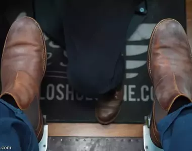 根本停不下來的擦鞋頻道《Angelo Shoe Shine》靜靜的看著這一切感覺也挺紓壓的