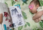 《鋼彈繪師的資優教育》從小讓兒子看鋼彈設定集 能不能夠養成天生的鋼彈迷呢？