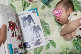 《鋼彈繪師的資優教育》從小讓兒子看鋼彈設定集 能不能夠養成天生的鋼彈迷呢? 《鋼彈繪師的資優教育》從小讓兒子看鋼彈設定集 能不能夠養成天生的鋼彈迷呢?