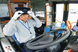 《公車司機的哀號》駕駛座其實熱爆了?日本網友驚覺難怪很多公車冷氣開超強 《公車司機的哀號》駕駛座其實熱爆了?日本網友驚覺難怪很多公車冷氣開超強