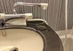 《飯店水龍頭》他想在浴缸放水卻嫌管子不夠長 經網友指點才驚覺糗大了……
