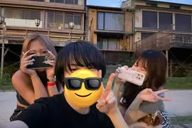 《辣妹神都市傳說》只要在京都的河邊鬱悶睡著 就會出現黑白辣妹鼓勵你? 《辣妹神都市傳說》只要在京都的河邊鬱悶睡著 就會出現黑白辣妹鼓勵你?