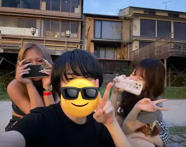 《辣妹神都市傳說》只要在京都的河邊鬱悶睡著 就會出現黑白辣妹鼓勵你?