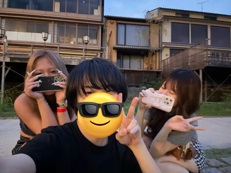 《辣妹神都市傳說》只要在京都的河邊鬱悶睡著 就會出現黑白辣妹鼓勵你? 《辣妹神都市傳說》只要在京都的河邊鬱悶睡著 就會出現黑白辣妹鼓勵你?