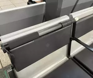 《單腳架忘在車站了》經過一整天都沒人發現 他親自回去找驚覺真的不能怪人家