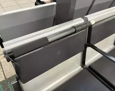 《單腳架忘在車站了》經過一整天都沒人發現 他親自回去找驚覺真的不能怪人家