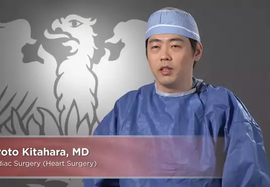 《外科醫生YouTuber》替醫院的自我介紹影片打廣告 點擊率暴增害他被高層盯上了