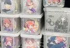 《人氣胸章收納盒》宅宅的錢真好賺？筷子盒轉生之後價格翻倍了