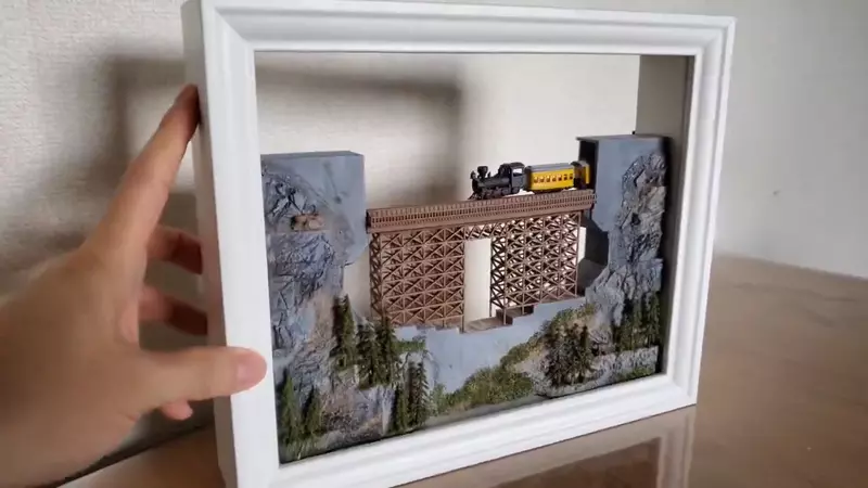 網友耗時半年設計《微型畫框火車》就像是魔法一樣可以不斷的行駛超神奇 網友耗時半年設計《微型畫框火車》就像是魔法一樣可以不斷的行駛超神奇