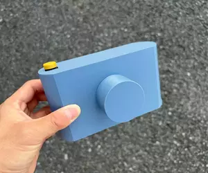 《回憶照相機》看似沒有鏡頭的玩具 竟然是能夠看到過去景象的秘密道具？