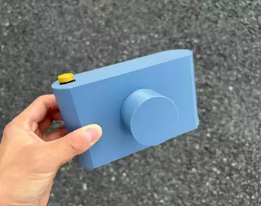 《回憶照相機》看似沒有鏡頭的玩具 竟然是能夠看到過去景象的秘密道具?