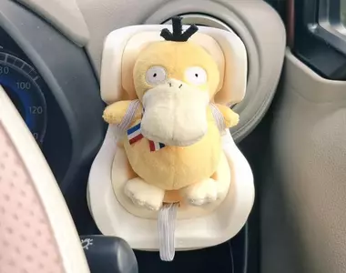 汽車玩偶用安全座椅 擺在冷氣出風口旁邊即便塞車也能保有好心情