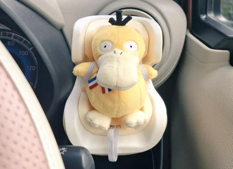 汽車玩偶用安全座椅 擺在冷氣出風口旁邊即便塞車也能保有好心情