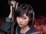 《沉默之丘f》深水雛子COSPLAY 昭和戰力最強女高中生登場！必備的鐵管握緊就對了