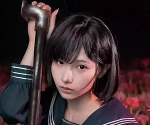 《沉默之丘f》深水雛子COSPLAY 昭和戰力最強女高中生登場！必備的鐵管握緊就對了