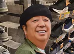 《搞笑藝人日村勇紀》代言運動品牌斯凱奇 超逼真人形立牌嚇壞大家了