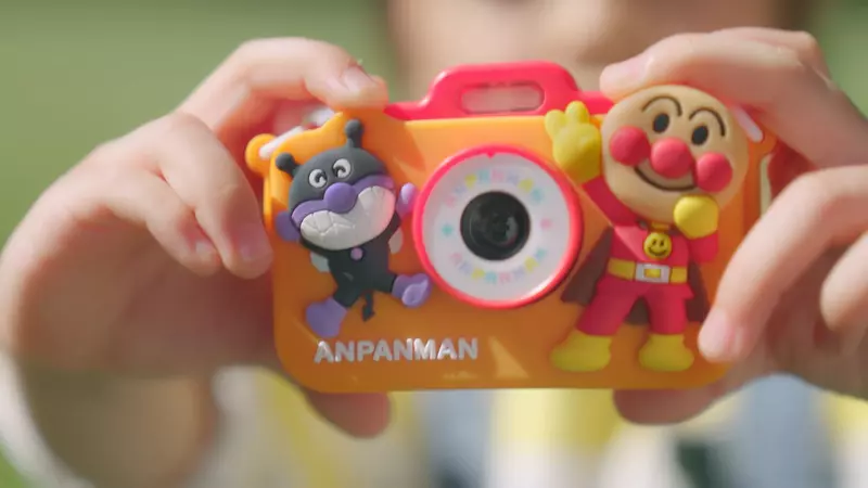《麵包超人玩具相機》誰說拍照一定要砸大錢？日本攝影師靠它入選國際攝影獎