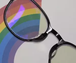 《抗藍光眼鏡》以畫畫為業的人該不該配戴？插畫家與漫畫家展開議論