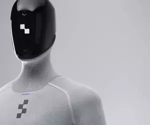 Figure AI推出第三代《Figure 03》不僅家事一手包甚至還可以跟你談心聊天的人形機器人