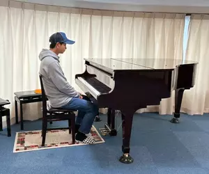 《什麼都不做的出租先生》演奏前衛樂曲4分33秒 挨批不尊重音樂炎上了