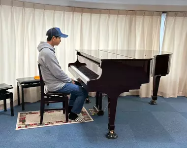 《什麼都不做的出租先生》演奏前衛樂曲4分33秒 挨批不尊重音樂炎上了