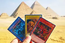 遊戲王粉絲的聖地巡禮 帶著卡片直奔埃及朝聖，網友表示:最死忠的決鬥者出現惹