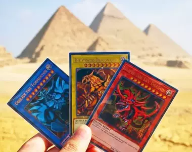 遊戲王粉絲的聖地巡禮 帶著卡片直奔埃及朝聖,網友表示:最死忠的決鬥者出現惹