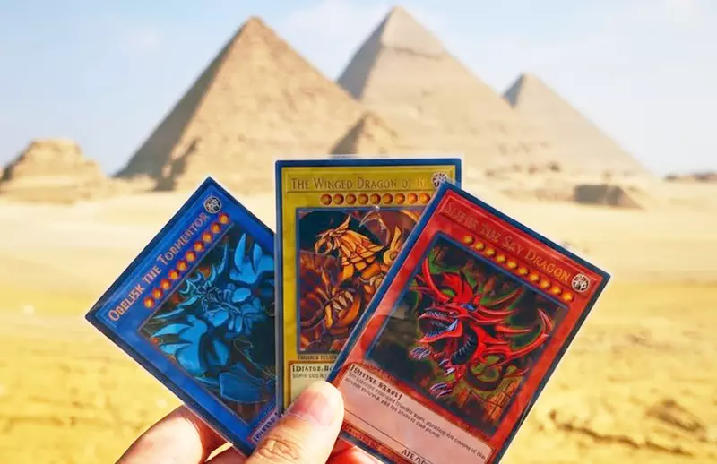 遊戲王粉絲的聖地巡禮 帶著卡片直奔埃及朝聖，網友表示:最死忠的決鬥者出現惹