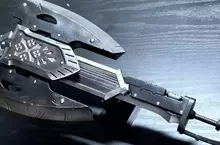 玩家手做「魔物獵人」充能斧變形武器 真的可以像遊戲那樣變形成劍模式以及斧模式兩種類型