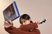 《沉默之丘f》飾演深水雛子的加藤小夏開直播玩遊戲，直播沒帶著鐵管壯膽...要確耶？