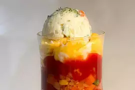 網友分享自己的料理特殊技 將蛋包飯弄成奶油蘇打的樣子，這樣子就可以到咖啡店上班了吧(誤)