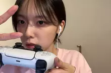 《沉默之丘f》飾演深水雛子的加藤小夏開直播玩遊戲，這次終於帶了鐵管壯膽，就問怪物怕不怕！？