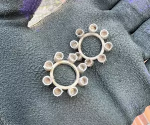 《老人才知道的玩具》他撿到這個東西讓網友們超懷念 其實鄉下地區趕熊依然很實用？