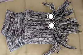 網友分享《將圍巾折成烏賊的做法》如果顏色選得對其實做出來會很逼真唷