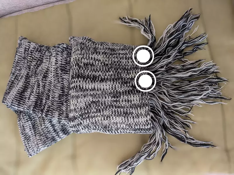 網友分享《將圍巾折成烏賊的做法》如果顏色選得對其實做出來會很逼真唷