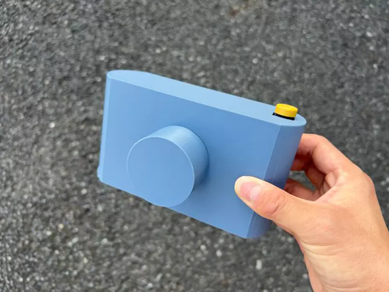 網友創意發想的《回憶照相機》雖然沒有鏡頭但能拍攝出地點「過去」的景象