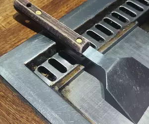 《廣島御好燒》小鏟子擺在鐵板上其實超危險？店家示範正確用法與吃法