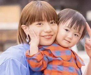 《作家松井蒼馬》家人照片設成桌布讓他天天有幹勁 即便他根本不知道照片中的人是誰