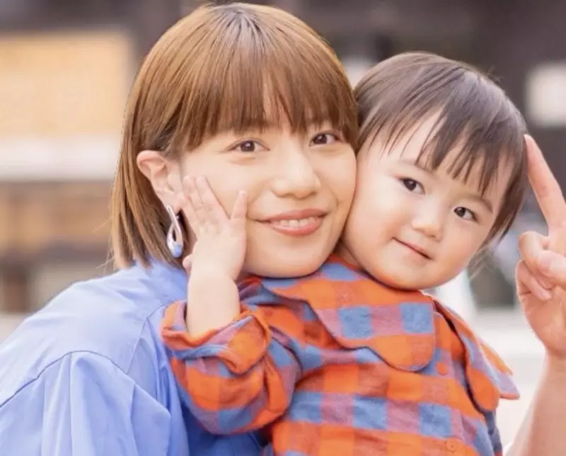 《作家松井蒼馬》家人照片設成桌布讓他天天有幹勁 即便他根本不知道照片中的人是誰