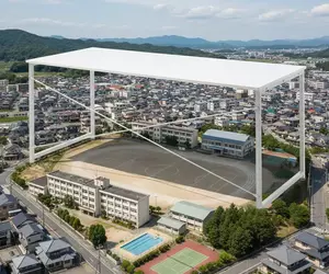 《長160公尺的桌子》日本電腦用品廠商宣傳新產品 社群小編失誤引發惡搞熱潮