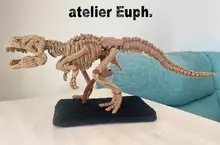 用毛線編織出來的《暴龍骨骼標本玩偶》這確定不是博物館的展品嗎？