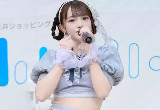 《在意腰間肉的偶像》側腹出現皺褶讓她傻眼了 求網友幫修圖引爆惡搞熱潮