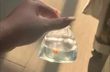 網友分享趣味3C周邊《撈金魚AirPods耳機套》拎著這個就想起了以前去夜市的點點滴滴