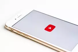 現代人對於不可強制跳過的廣告非常討厭 看片看到一半直接插入2分鐘廣告超破壞觀感體驗